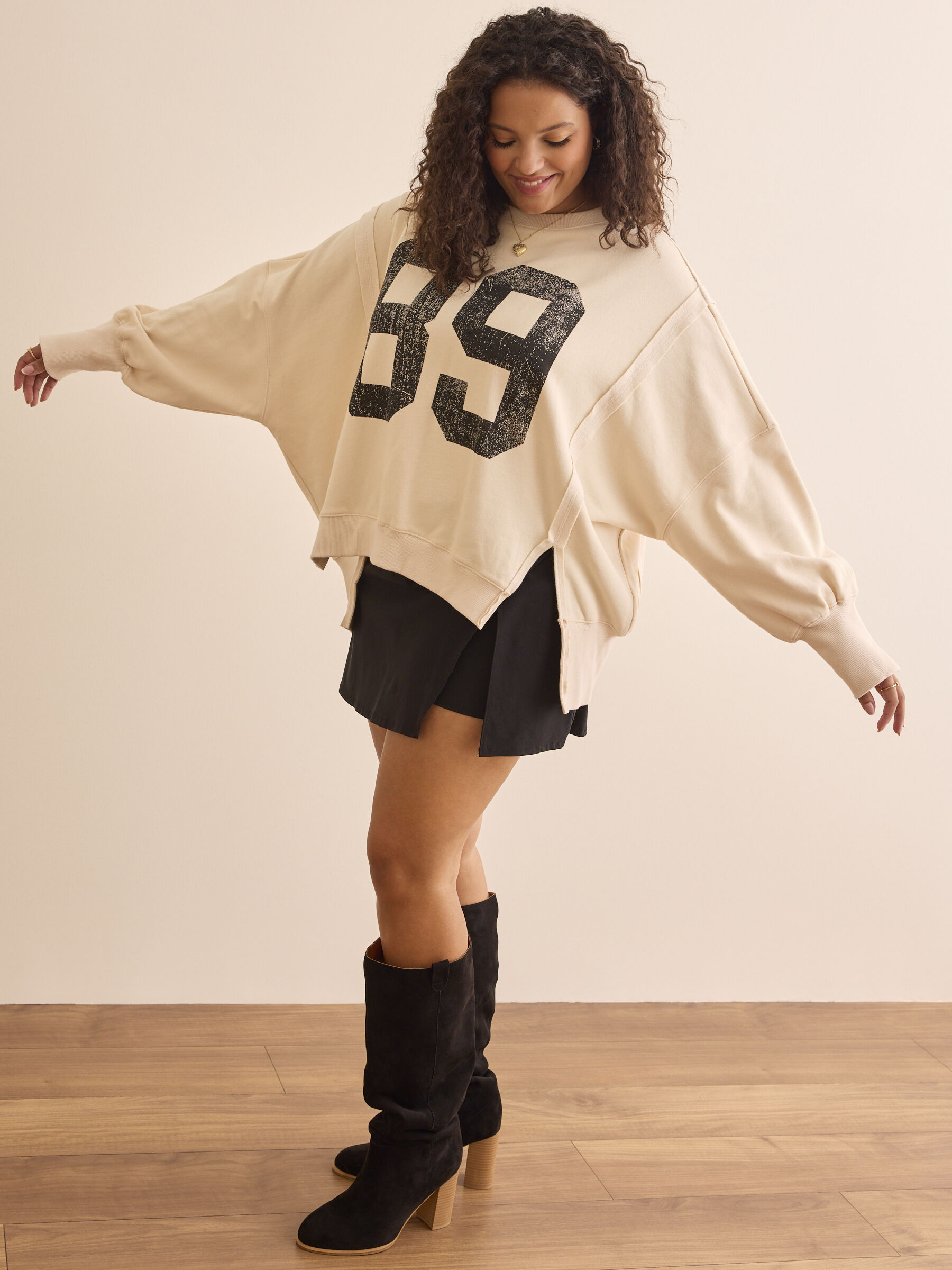 ARULA 89 Graphic Sweatshirt | CoolSprings Galleria