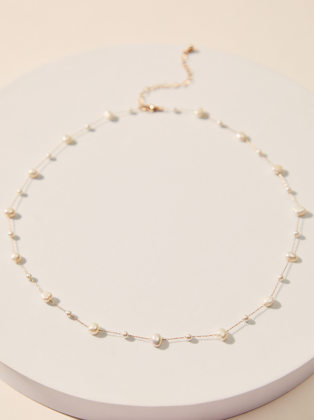 Dainty Pearl Stone Choker Necklace Detail 2 - ARULA