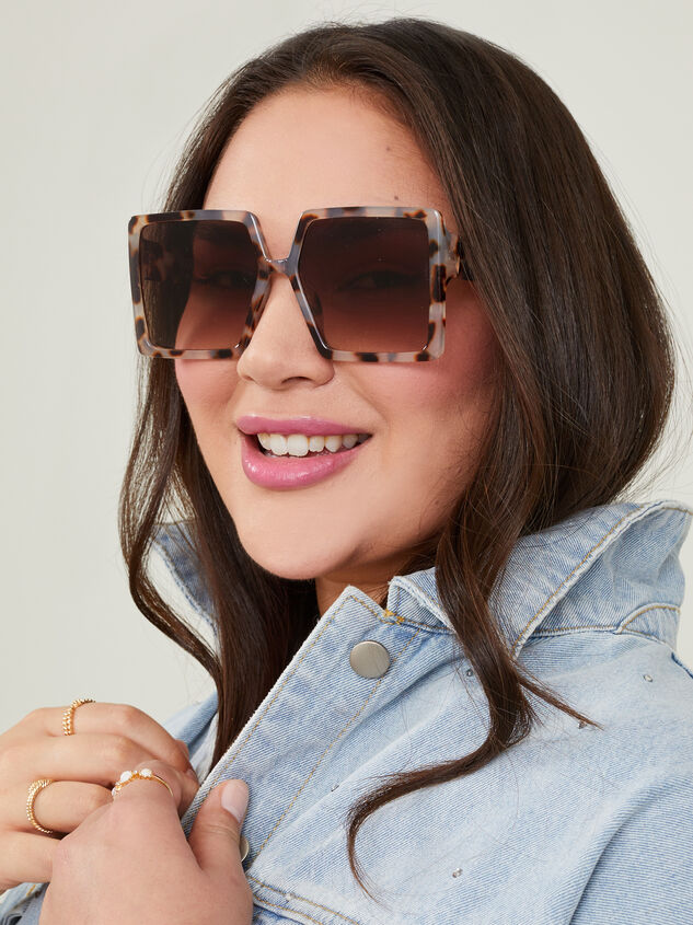 Darcy Sunglasses Detail 3 - ARULA