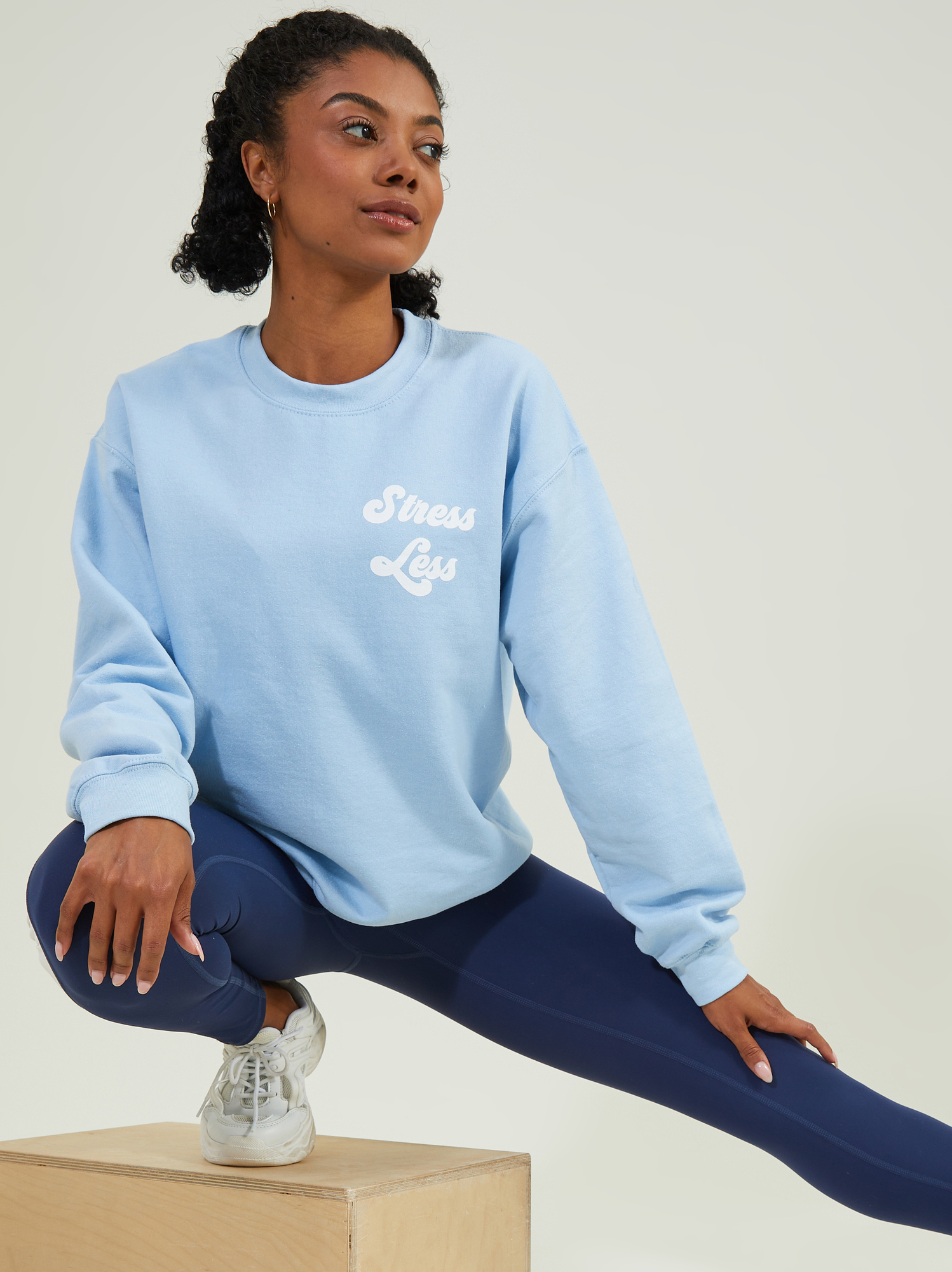Blue graphic sweatshirt outlet