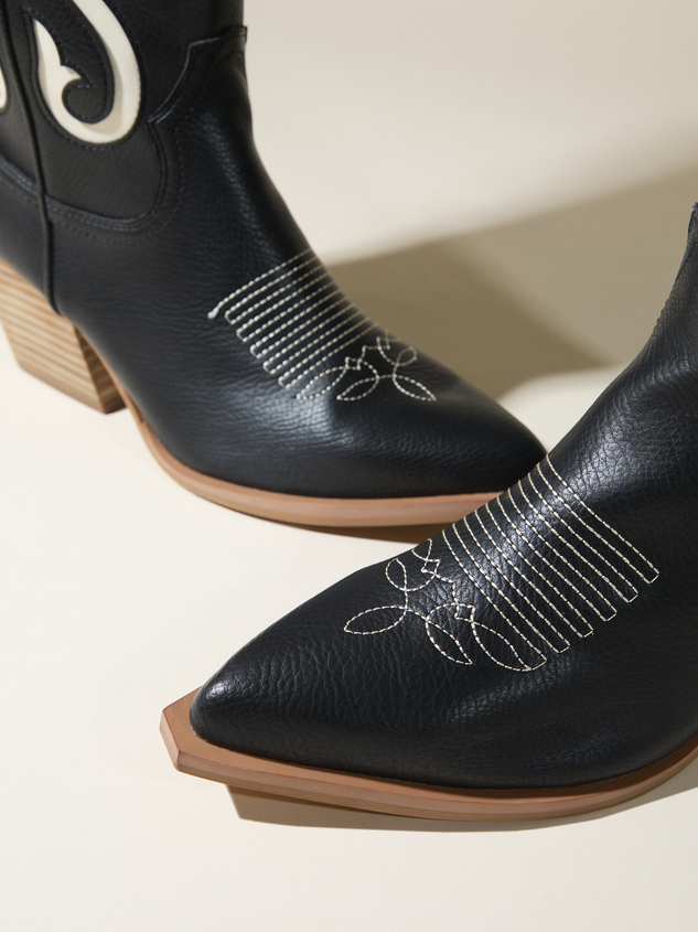 Ida Cutout Western Boot Detail 3 - ARULA