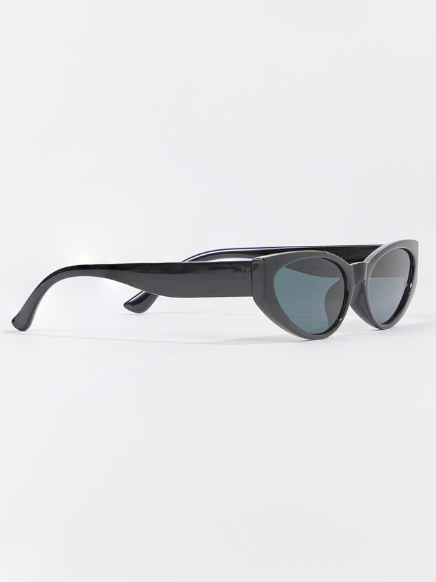 Twyla Cat Eye Sunglasses Detail 2 - ARULA