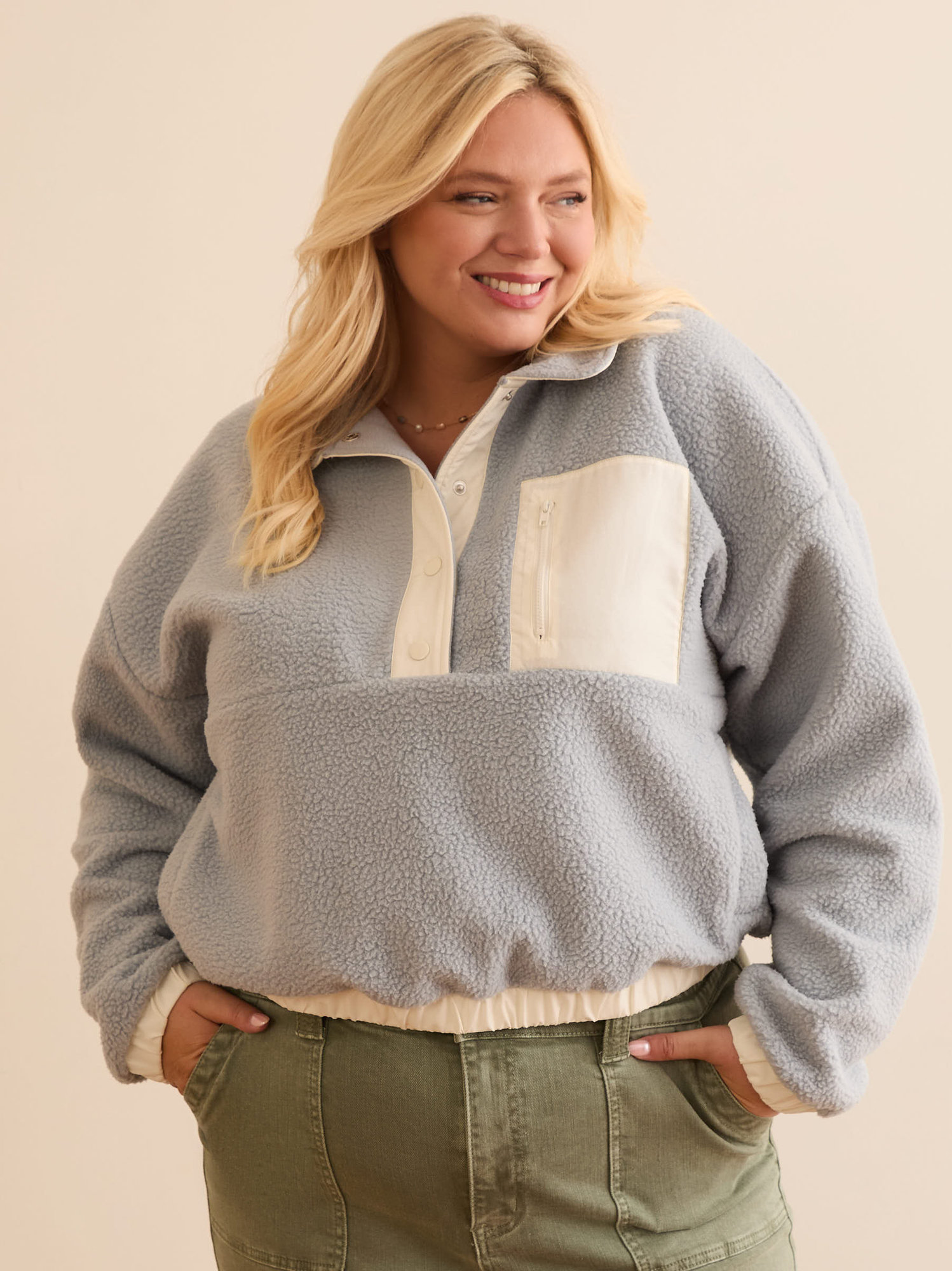 Eirwen Color Block Sherpa Pullover in Blue Arula