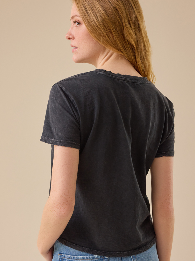 Kyla Girlfriend Tee Detail 5 - ARULA