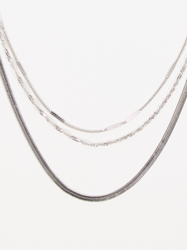 Liliana Necklace Detail 2 - ARULA