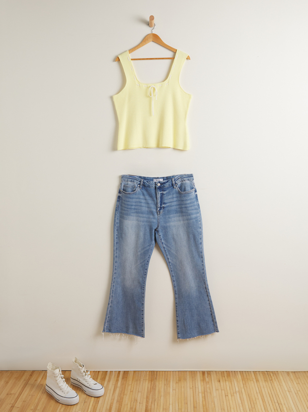 Lindy Raw Hem Flare Jeans Detail 3 - ARULA