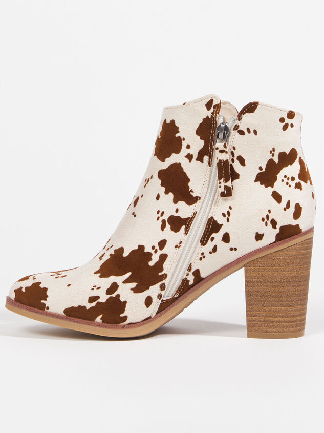 Anaya Wide Width Boots Detail 3 - ARULA