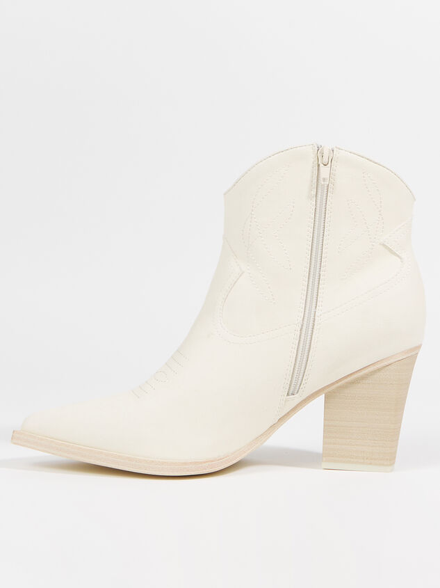 Leony Wide Width Boots Detail 3 - ARULA