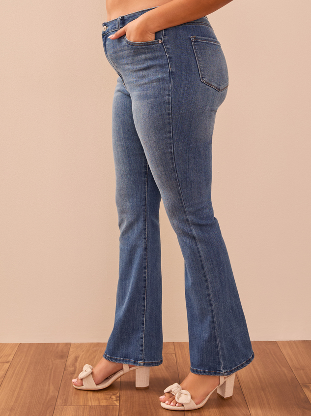 Alisha Bootcut Jean Detail 2 - ARULA
