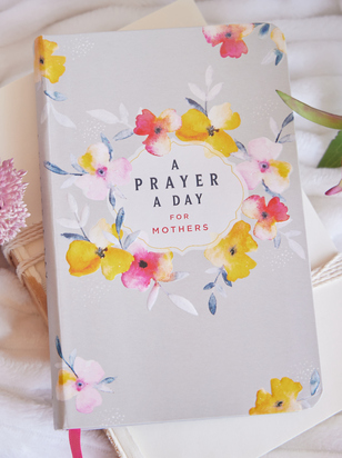 A Prayer a Day for Mothers Devotional - ARULA - 