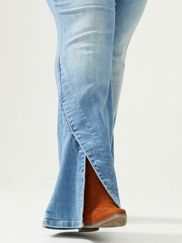 Incrediflex Button Flare Jeans Detail 5 - ARULA