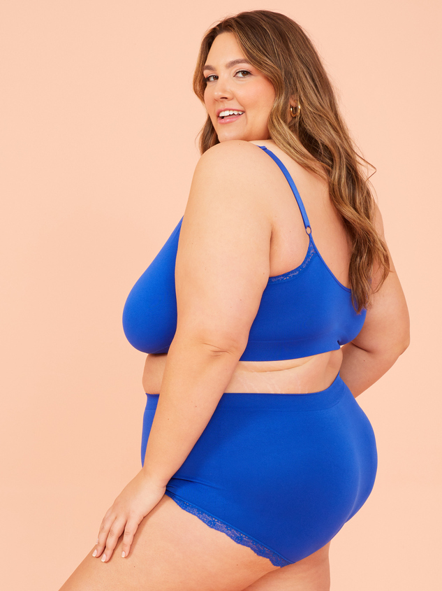 Seamless Bralette Detail 3 - ARULA