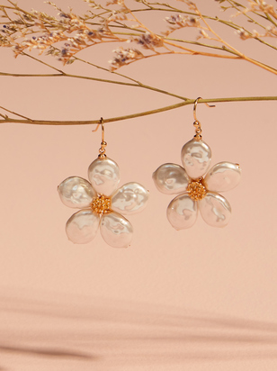 Pearl Daisy Flower Earrings - ARULA