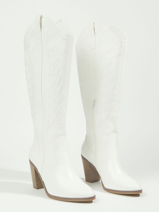 Sierra Wide Calf Boots Detail 1 - ARULA