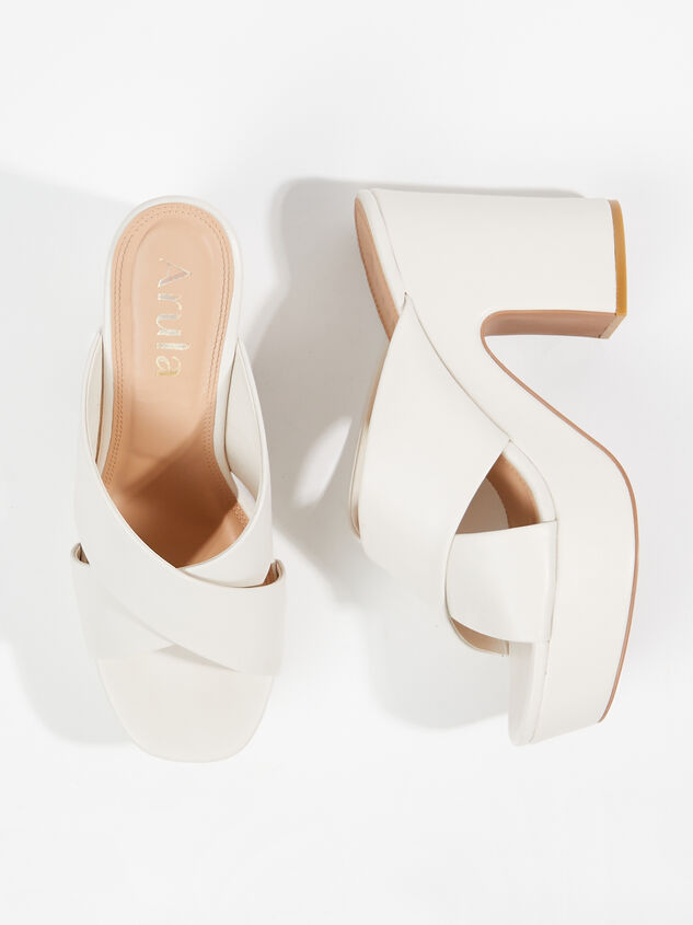Evie Wide Width Heels Detail 5 - ARULA