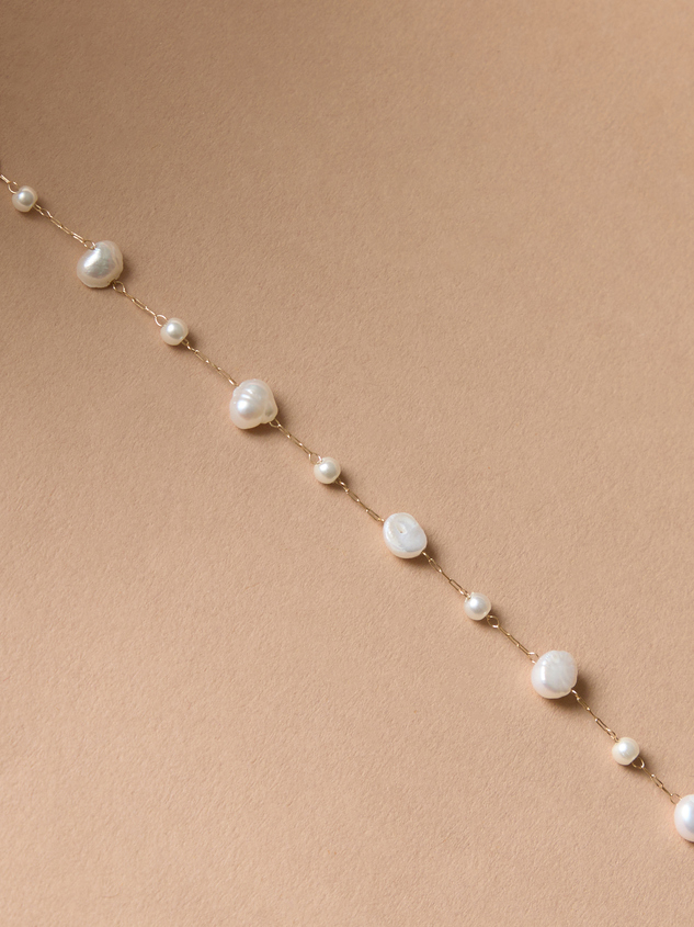 Dainty Pearl Chain Bracelet Detail 2 - ARULA