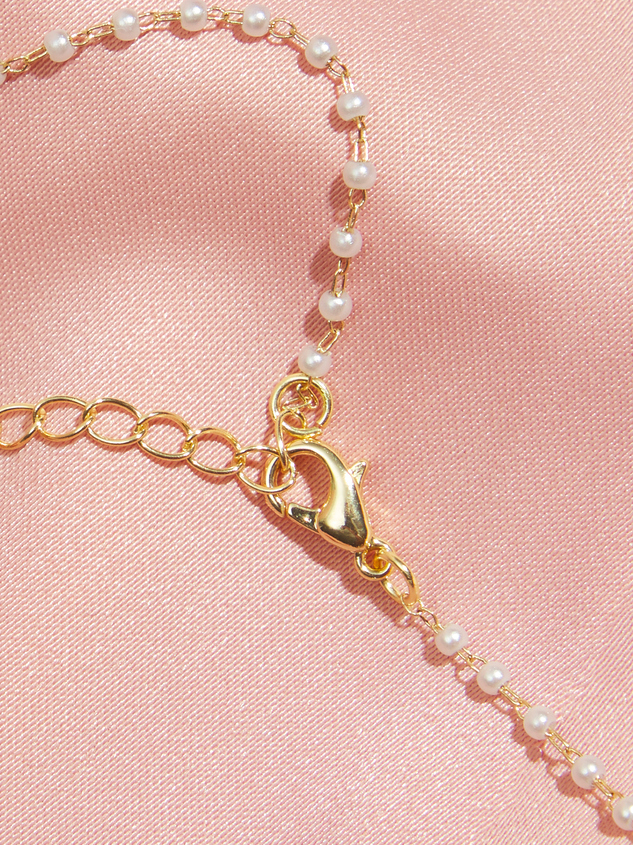 Pearl Chain Seashell Necklace Detail 2 - ARULA