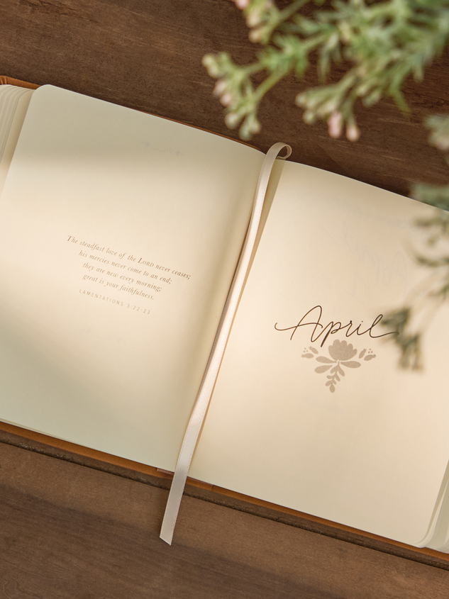Hosanna Revival Prayer Journal - Amelia Theme Detail 3 - ARULA