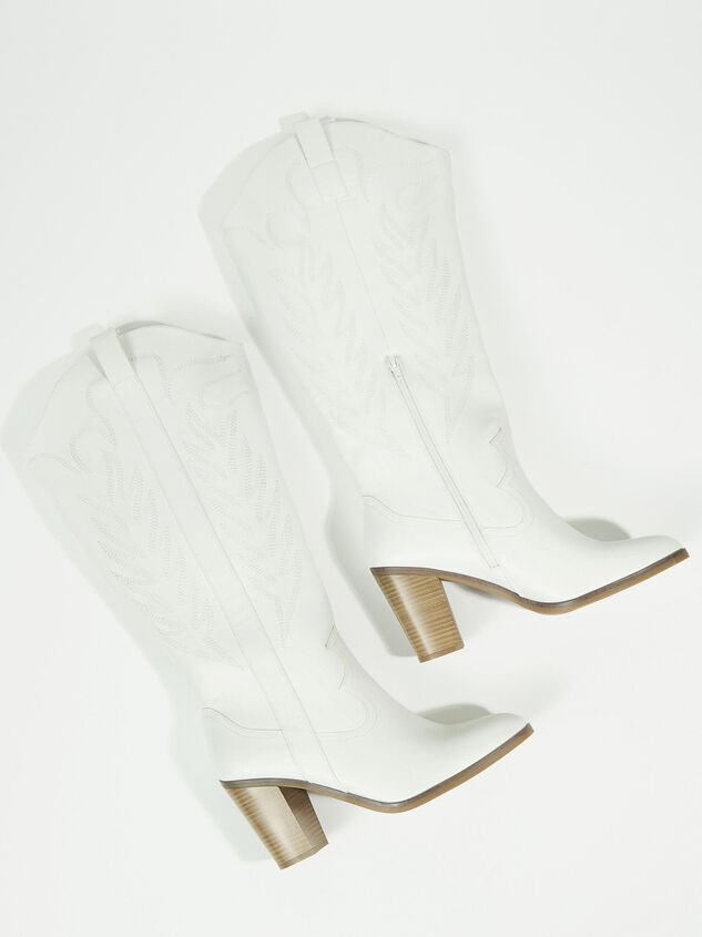 Sierra Wide Calf Boots Detail 5 - ARULA