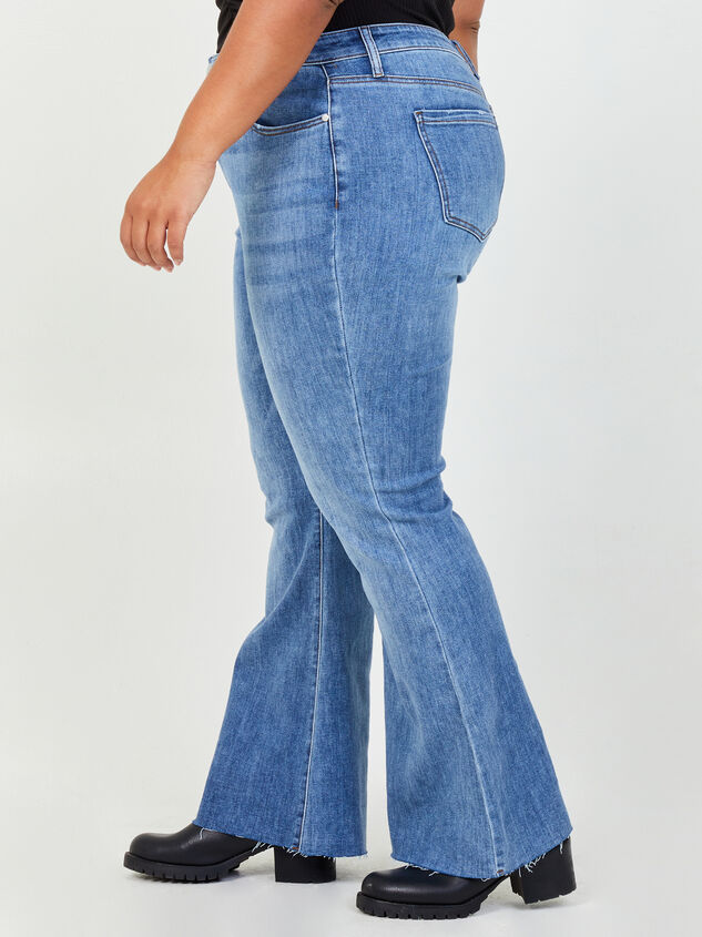 Suzie Incrediflex Flare Jeans Detail 3 - ARULA