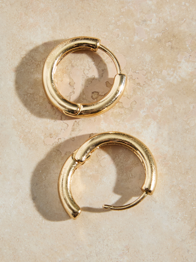 Arabella Earrings Detail 2 - ARULA