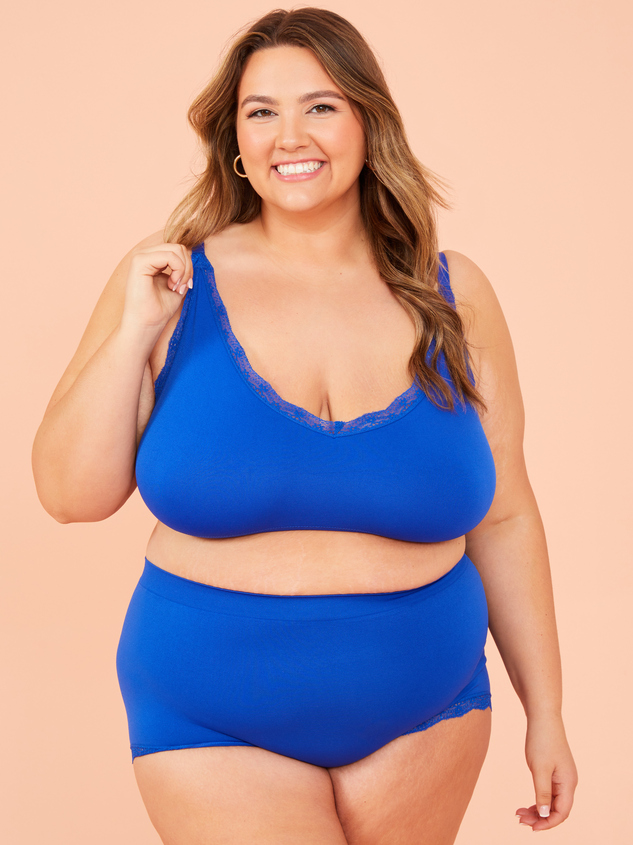 Seamless Bralette Detail 2 - ARULA