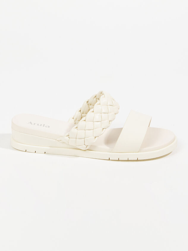 Kyrie Wide Width Sandals Detail 2 - ARULA