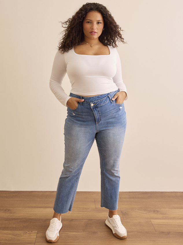 Everyday Seamless Long Sleeve Top Detail 2 - ARULA
