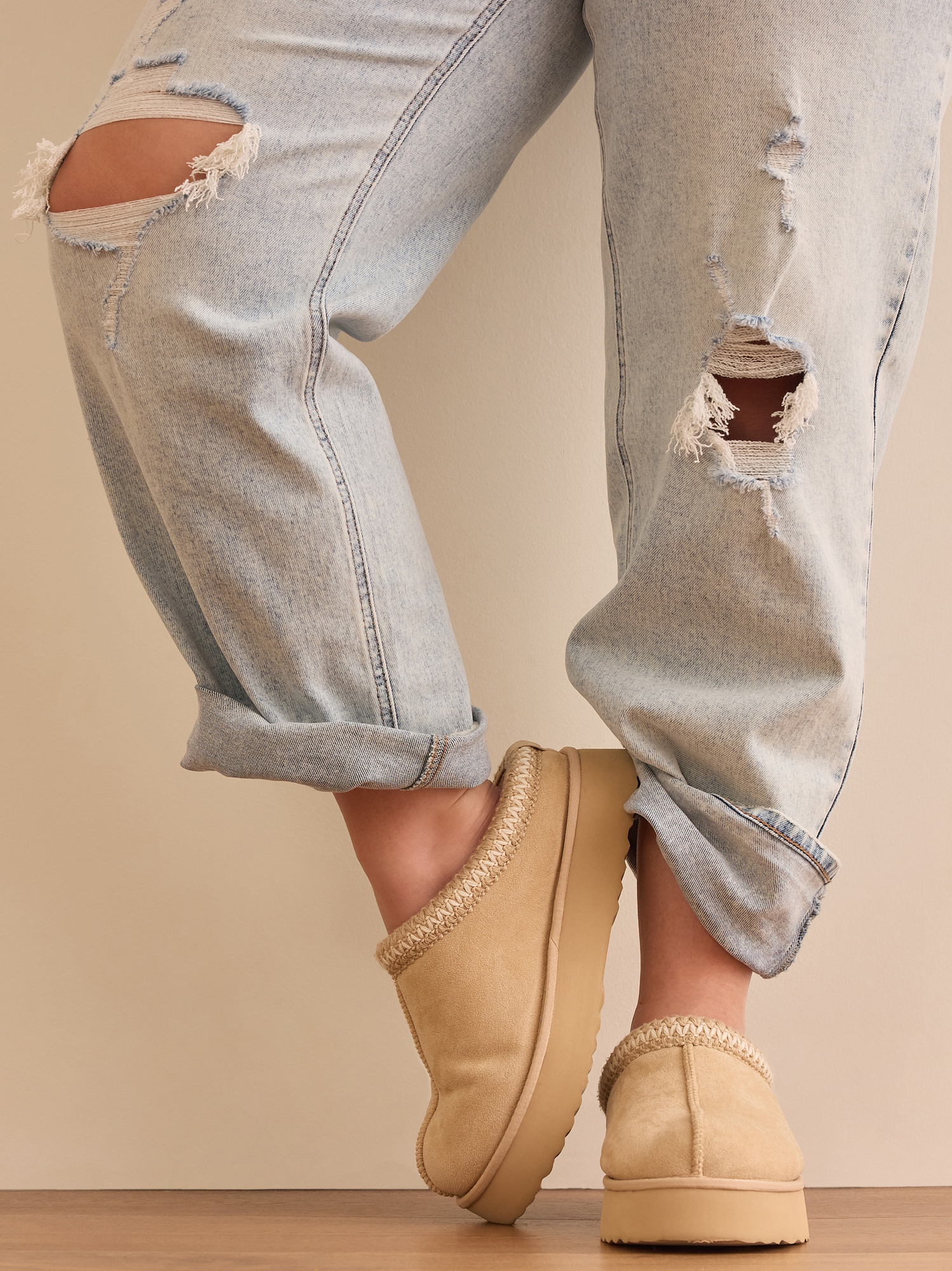 Cloud Wide Width Slippers in Light Neutral Arula