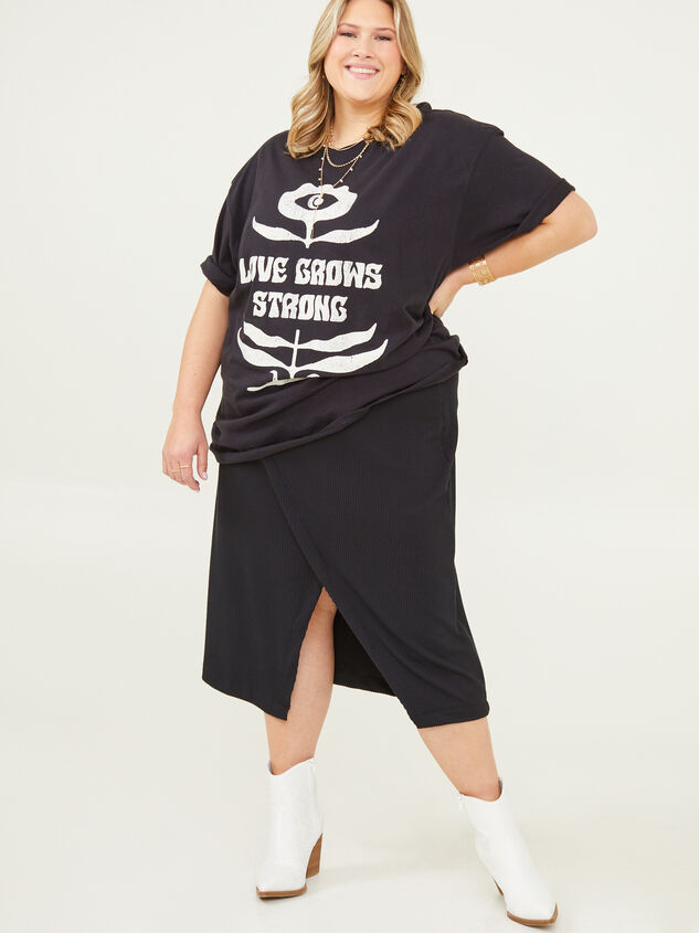 Love Grows Strong Oversized Tee Detail 4 - ARULA