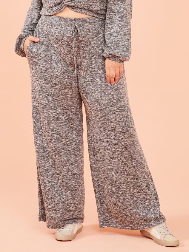 Henley Sweatpants Detail 3 - ARULA