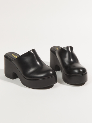 Jayde Wide Width Heeled Clogs - ARULA